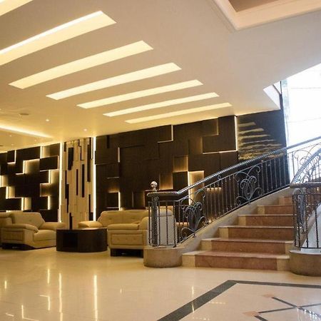 Karlita Hotel Tegal Eksteriør bilde
