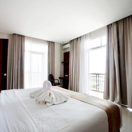 Karlita Hotel Tegal Eksteriør bilde