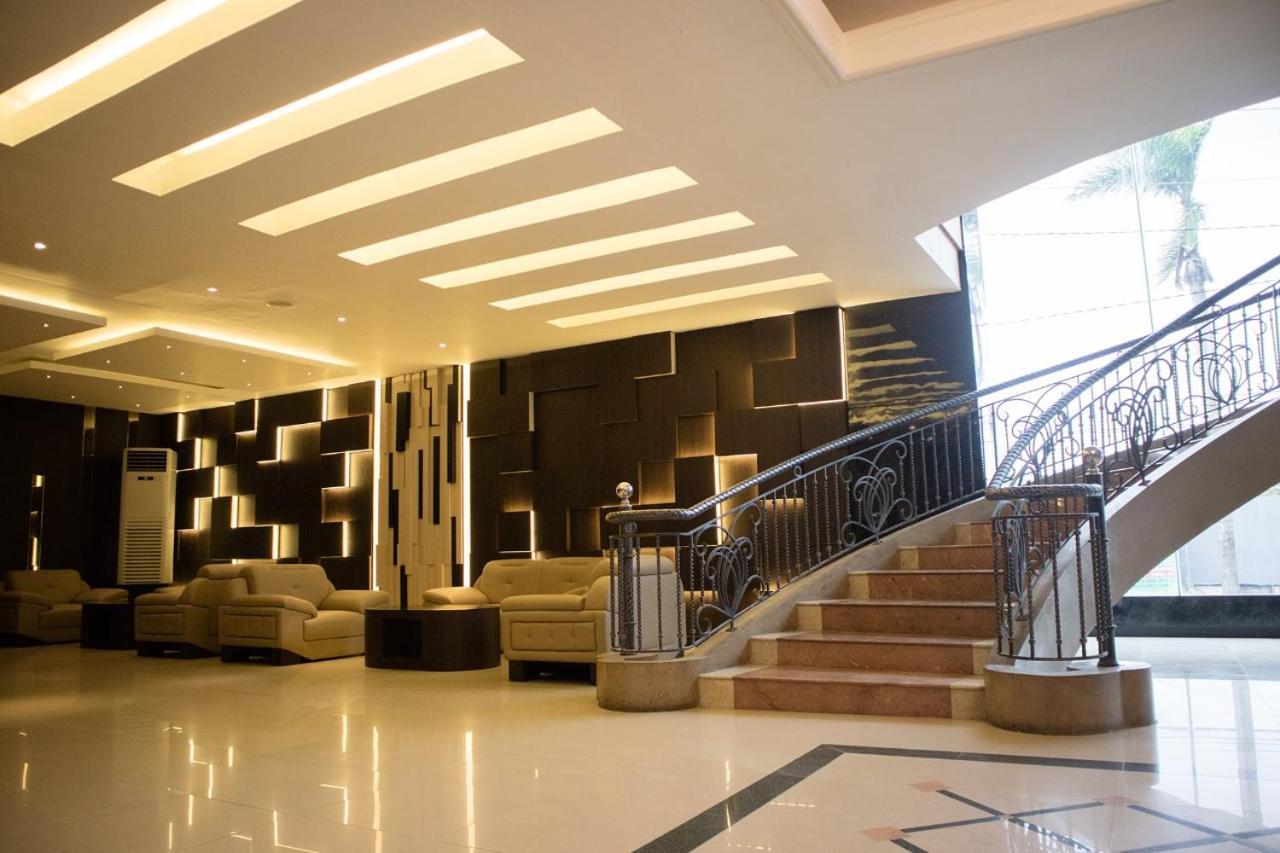 Karlita Hotel Tegal Eksteriør bilde