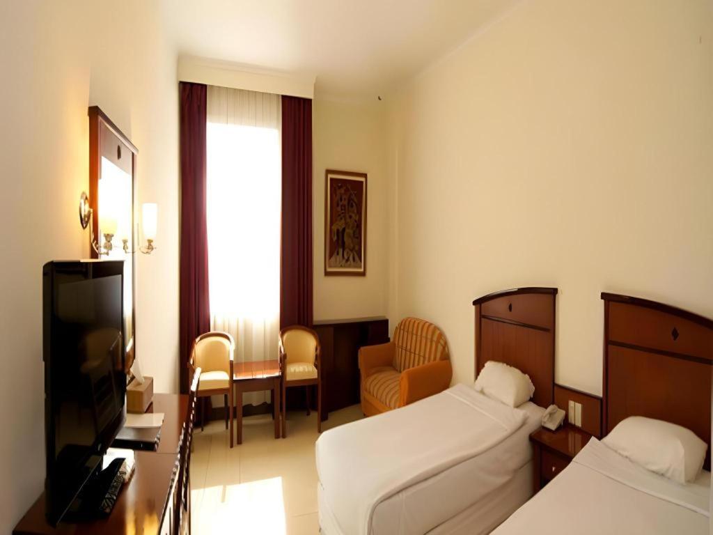 Karlita Hotel Tegal Eksteriør bilde