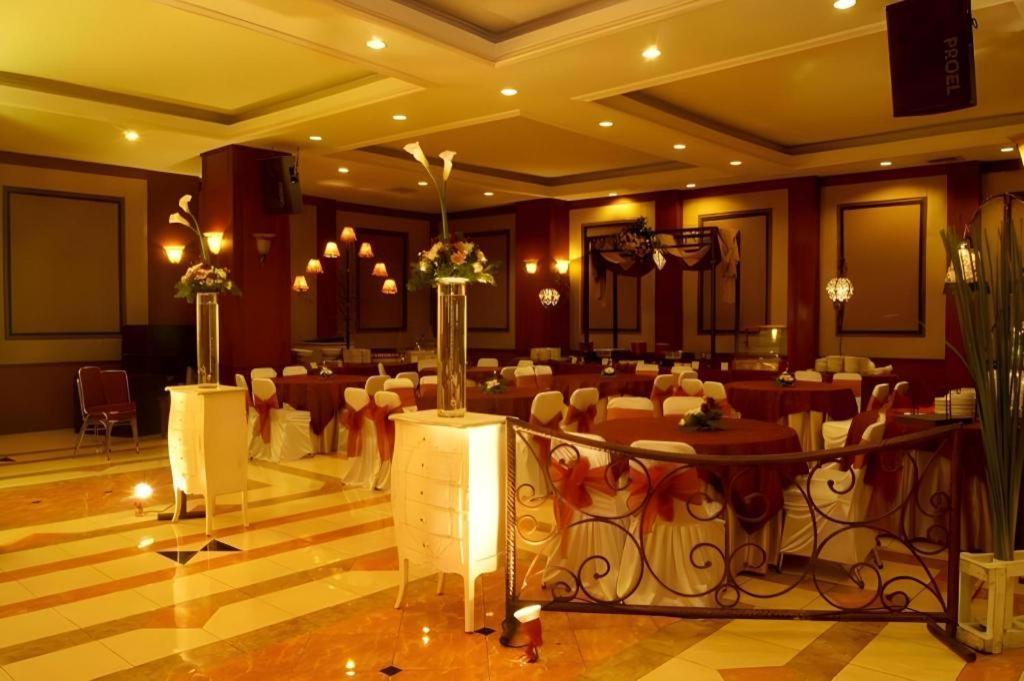 Karlita Hotel Tegal Eksteriør bilde