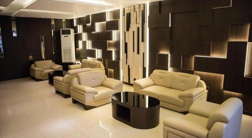 Karlita Hotel Tegal Eksteriør bilde