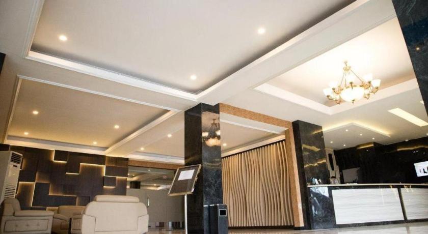 Karlita Hotel Tegal Eksteriør bilde