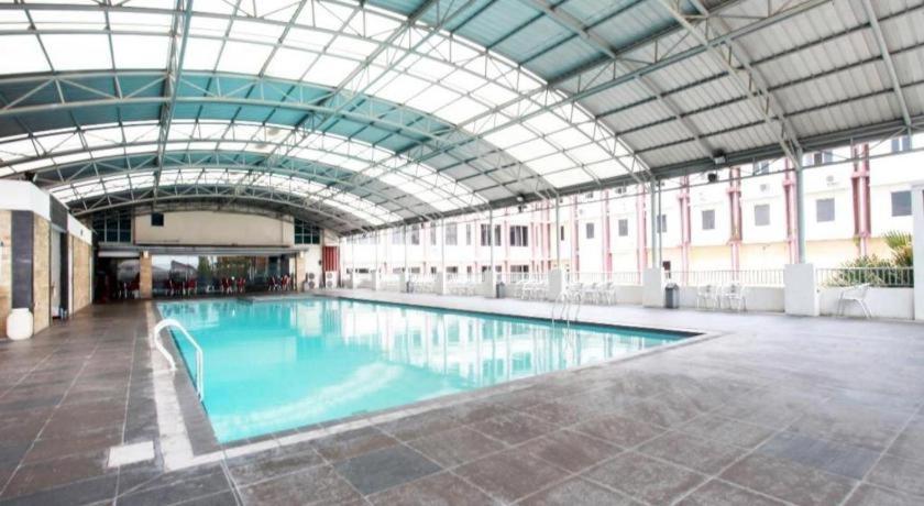 Karlita Hotel Tegal Eksteriør bilde