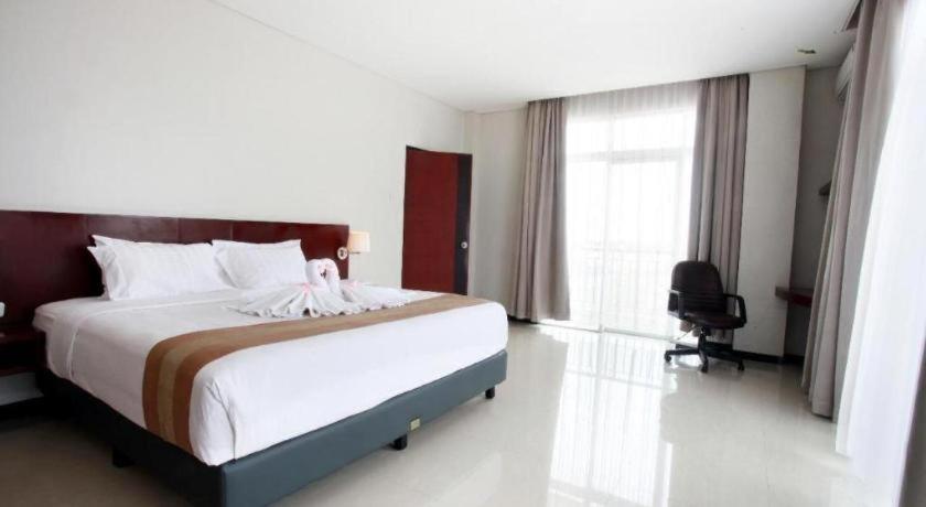 Karlita Hotel Tegal Eksteriør bilde