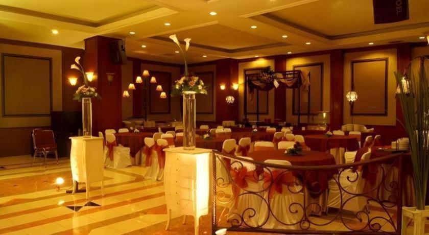 Karlita Hotel Tegal Eksteriør bilde