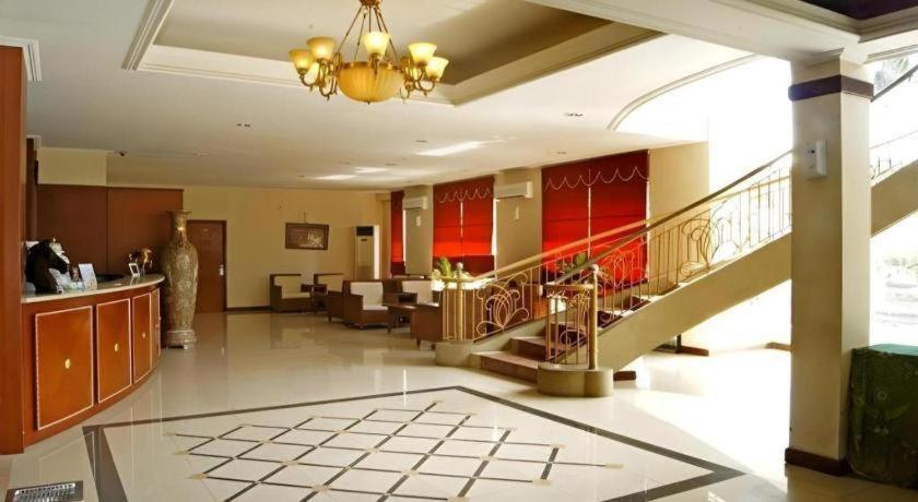 Karlita Hotel Tegal Eksteriør bilde