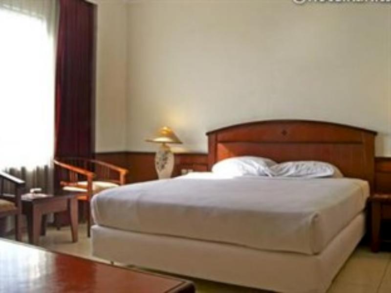 Karlita Hotel Tegal Eksteriør bilde