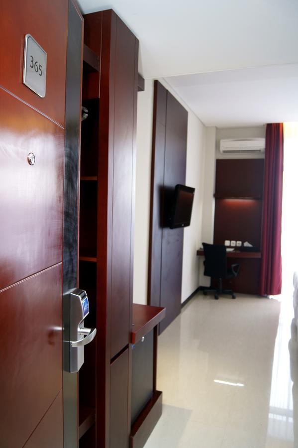 Karlita Hotel Tegal Eksteriør bilde