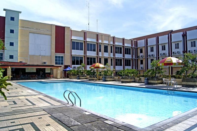 Karlita Hotel Tegal Eksteriør bilde